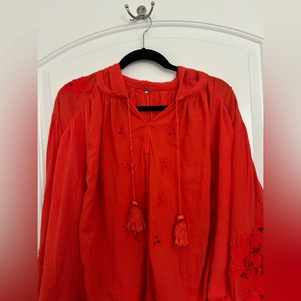 Free People Tropical Summer Red Knit Embroidered Blouse size small boho flowy